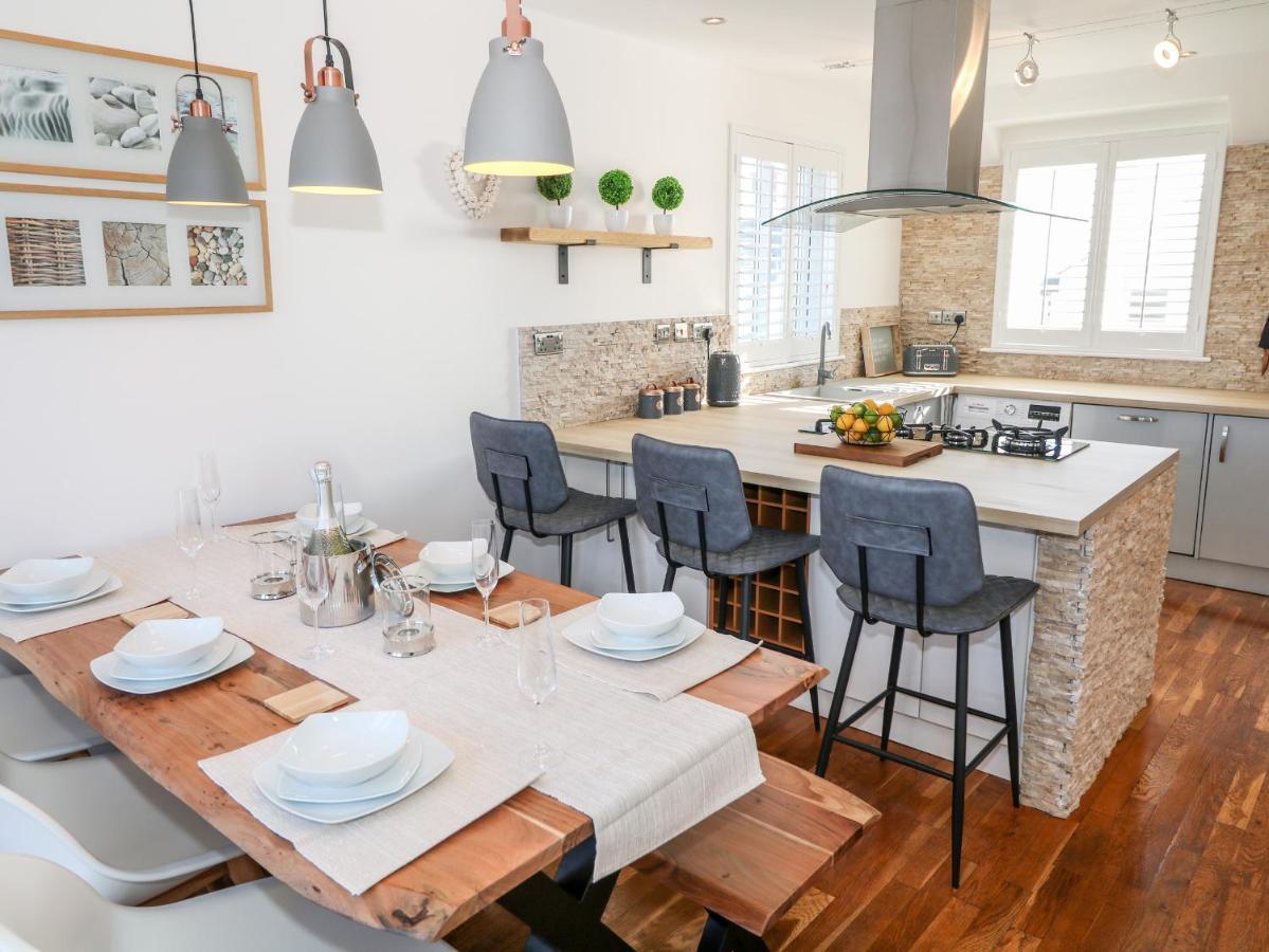 Bay View Villa Holyhead Ngoại thất bức ảnh