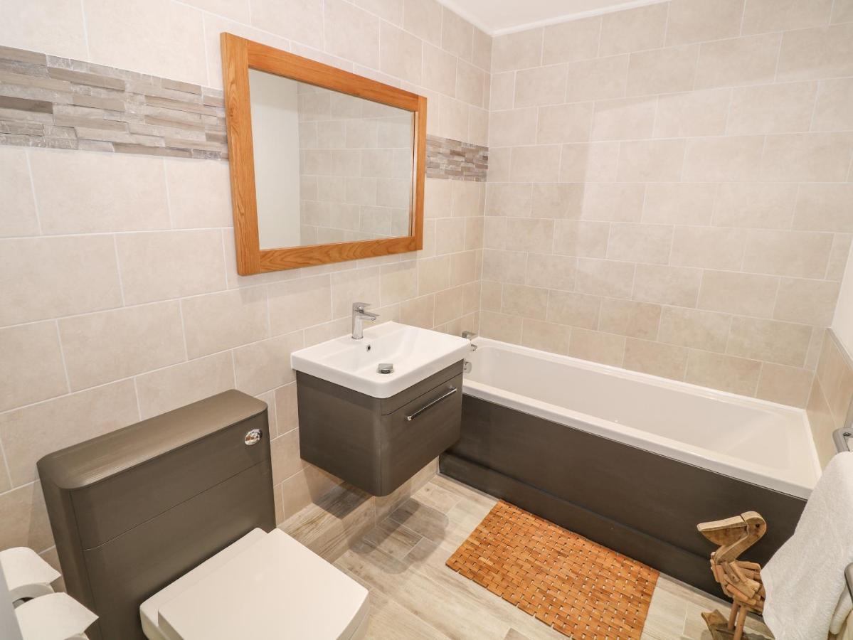 Bay View Villa Holyhead Ngoại thất bức ảnh