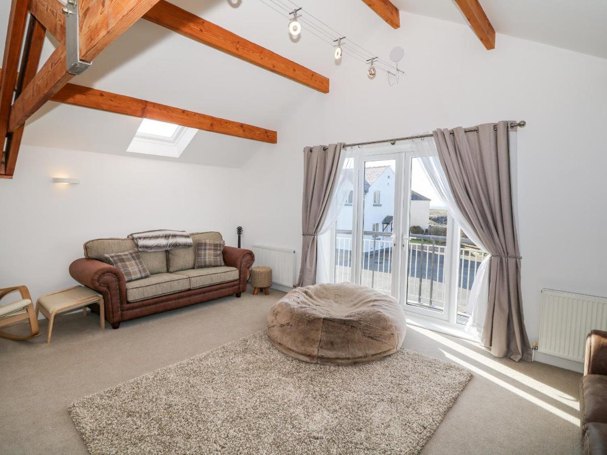 Bay View Villa Holyhead Ngoại thất bức ảnh