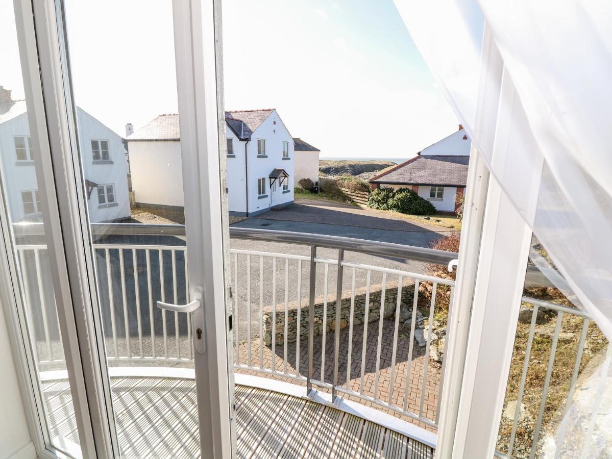 Bay View Villa Holyhead Ngoại thất bức ảnh