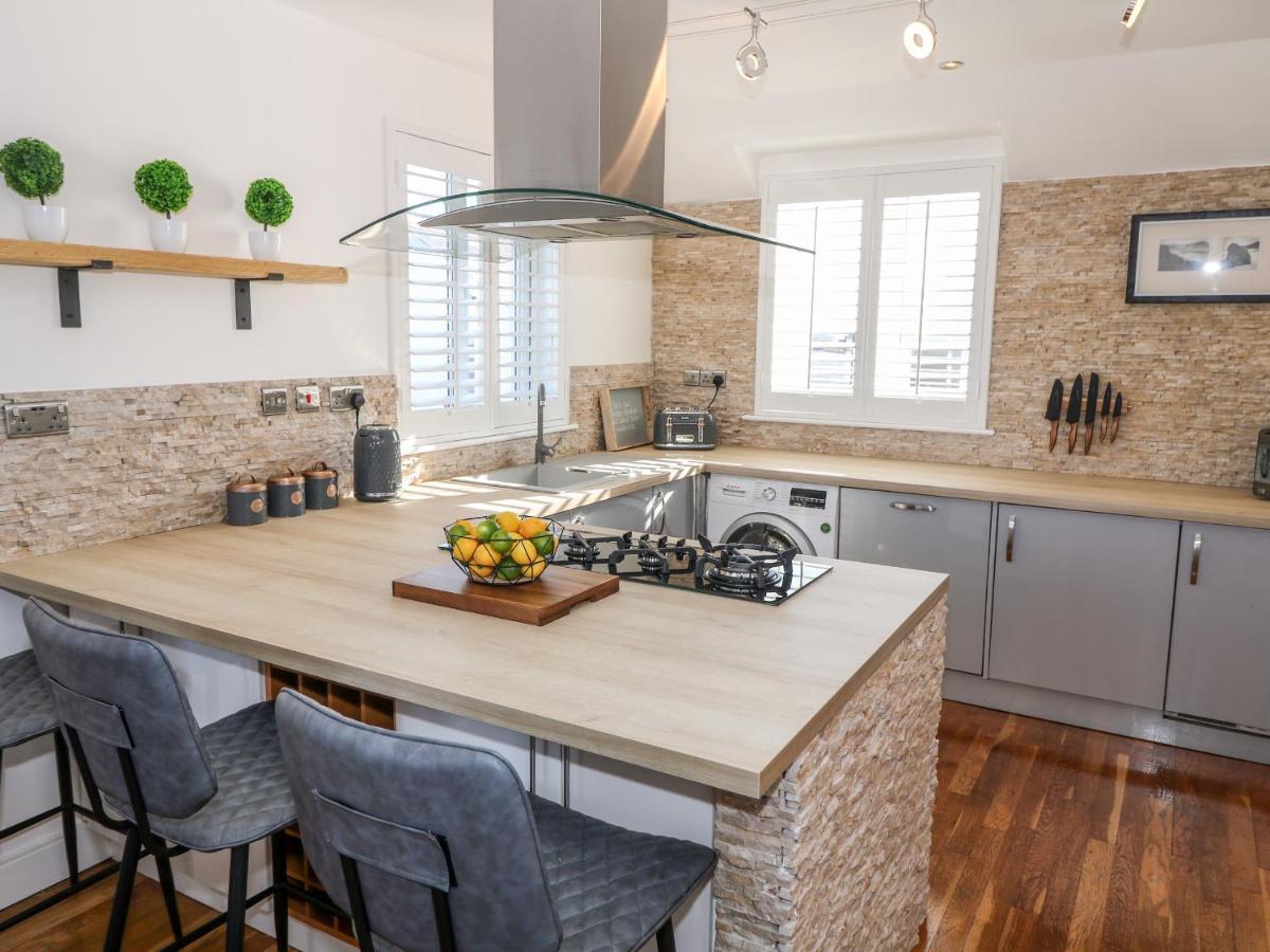 Bay View Villa Holyhead Ngoại thất bức ảnh