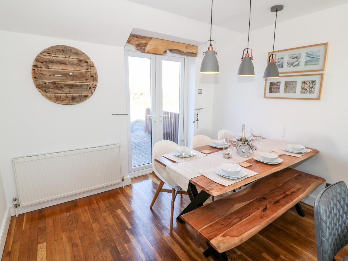 Bay View Villa Holyhead Ngoại thất bức ảnh